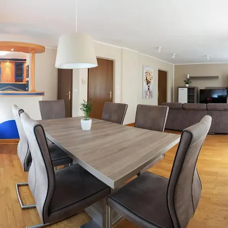 M16 Spacious And Bright Apartment