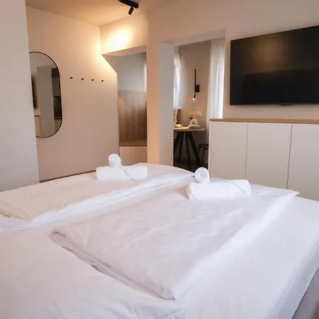 M16 Spacious And Bright Apartman