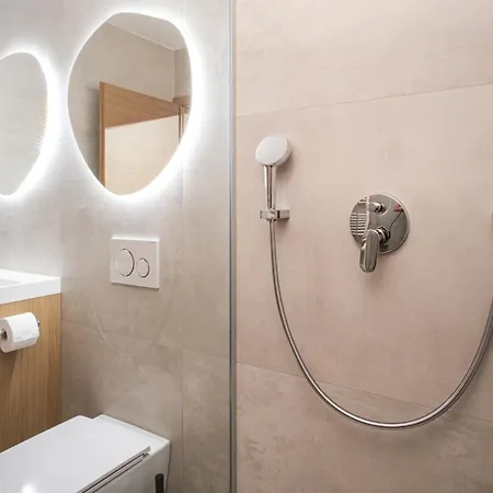M16 Spacious And Bright Apartman